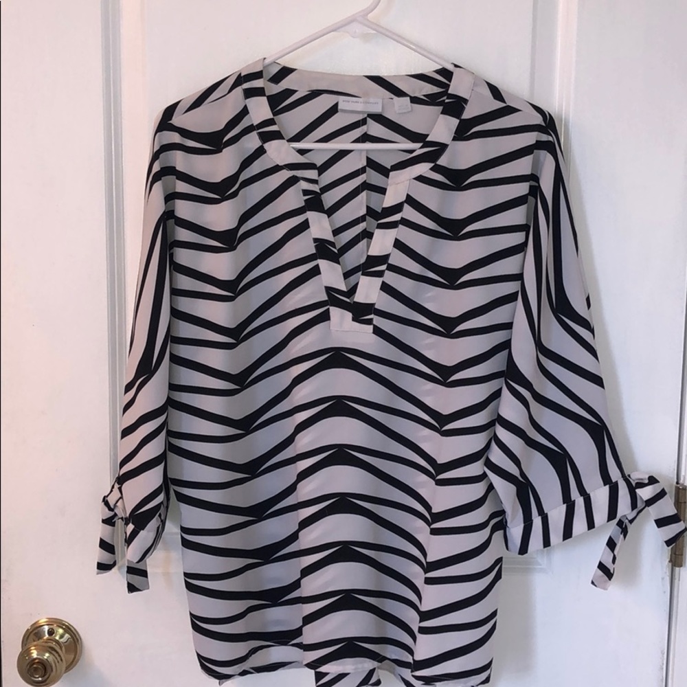 3/4 sleeve black and white blouse